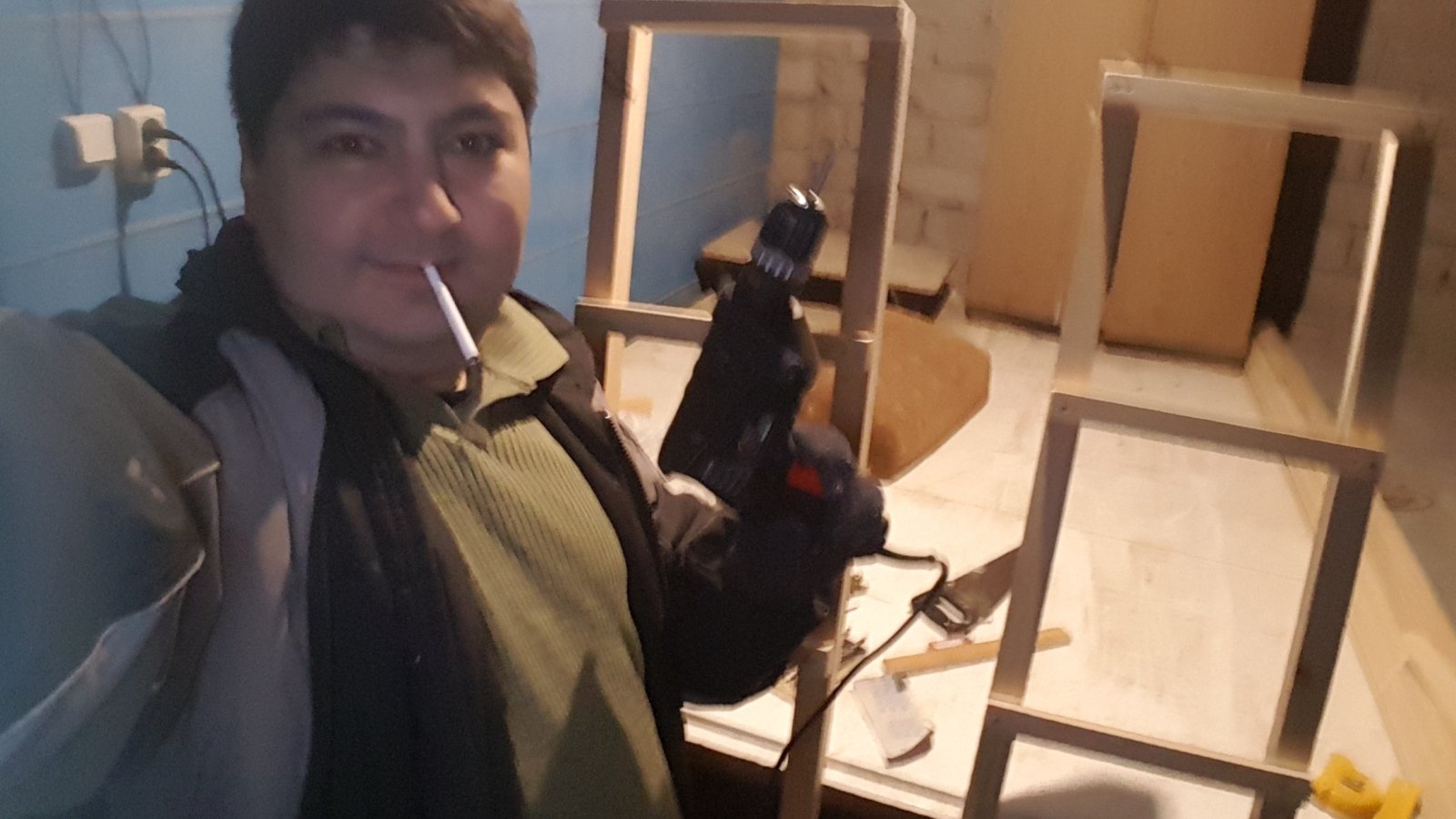 Собрал стеллаж для дачной бытовки